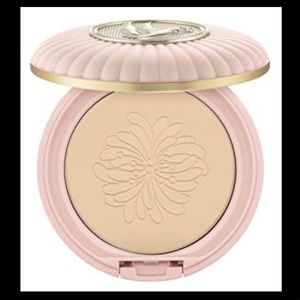 Paul & Joe Limited Edition Setting Powder, Swatched